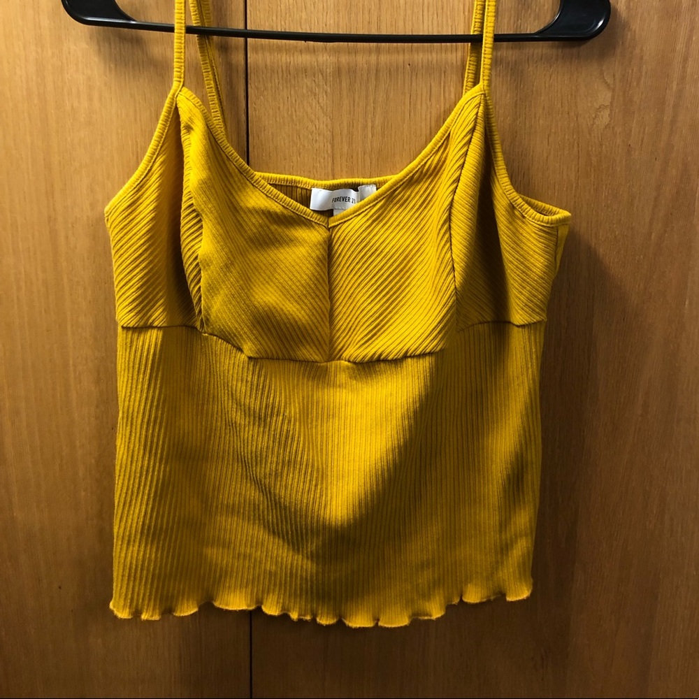 I cute yellow crop top! It’s from forever 21+